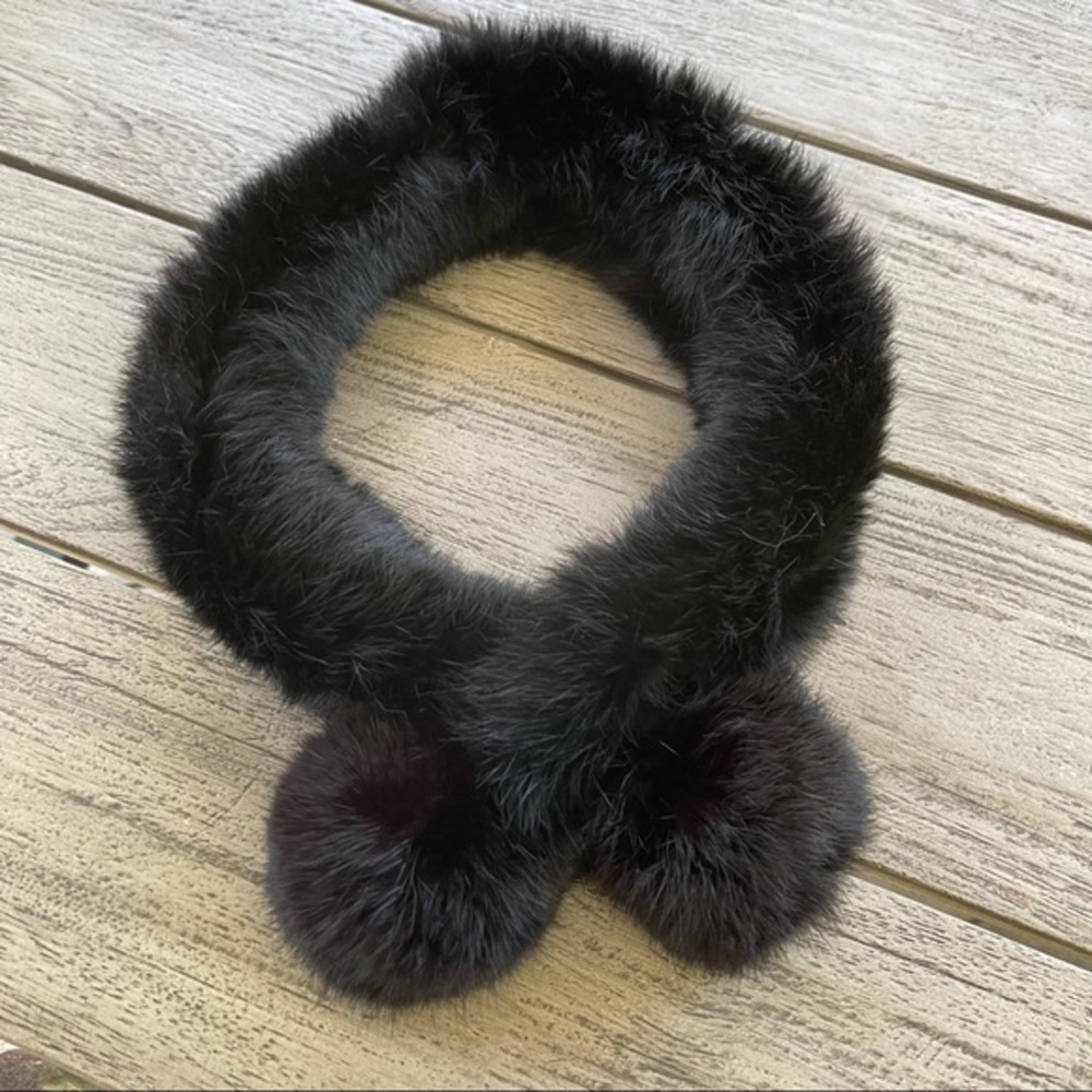 Elegant Black Fur Collar